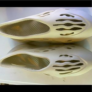 Boys Yeezy Foamer Runner 5.5